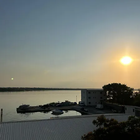 Flomar By The Lake Apartment